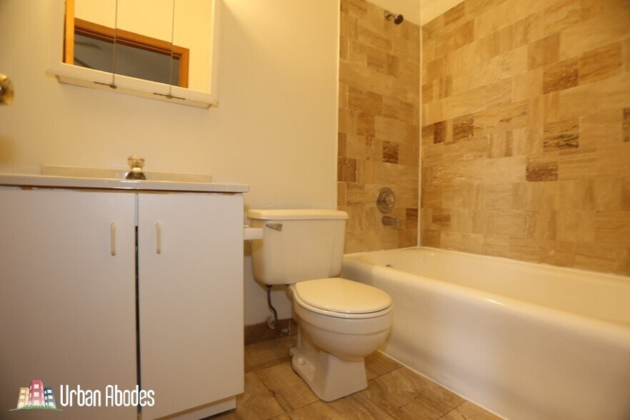 Building Photo - 645 W Barry Ave