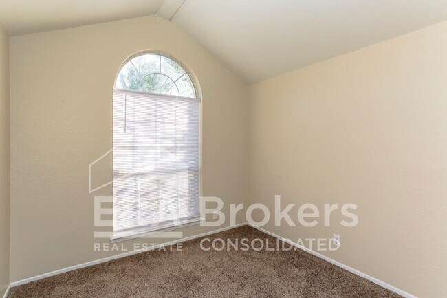 Building Photo - 4903 Ridge Haven