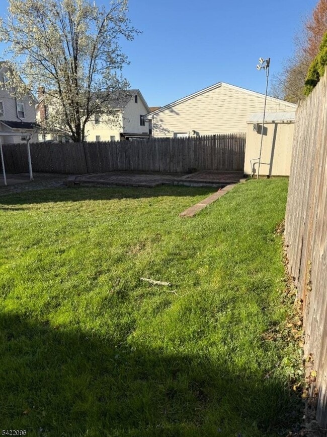 Building Photo - 518 Downer St