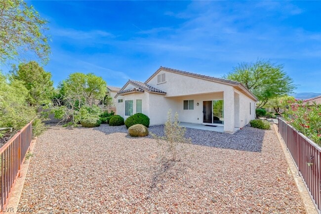 Building Photo - 2343 Schaeffer Hills Dr