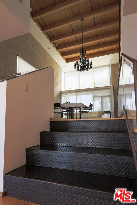 Building Photo - 6615 Melrose Ave