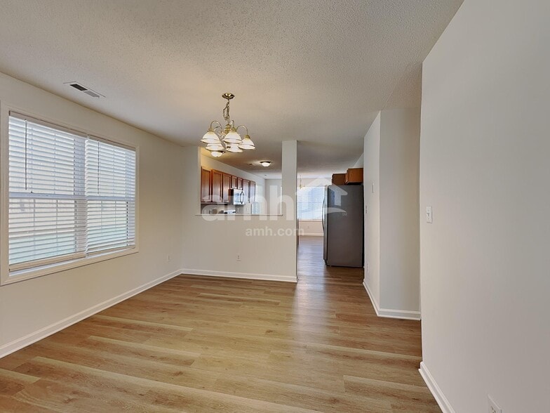 Building Photo - 2803 Stadium Dr