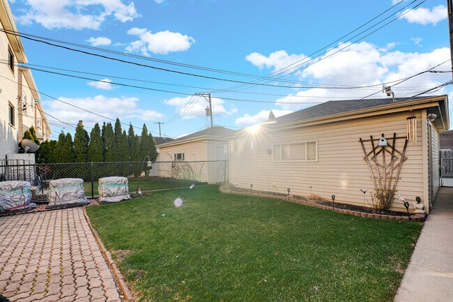 Building Photo - 5324 Long Ave