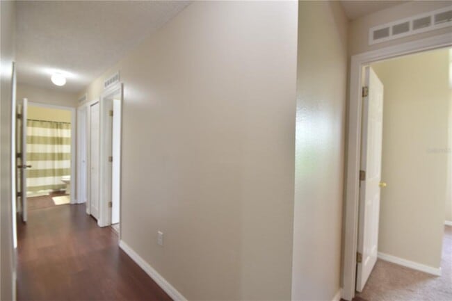 Building Photo - 1006 Fox Trail Ave
