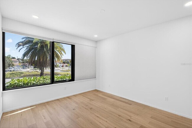 Building Photo - 94 W Davis Blvd