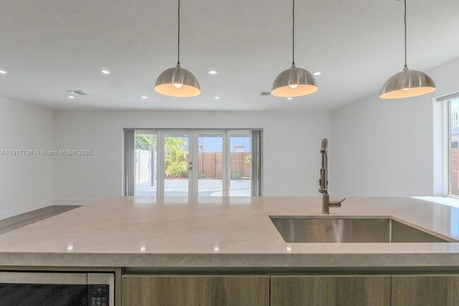 Building Photo - 2795 N 40th Ave