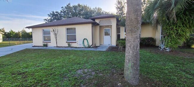 Building Photo - Single Family Home in Village 3 Poinciana