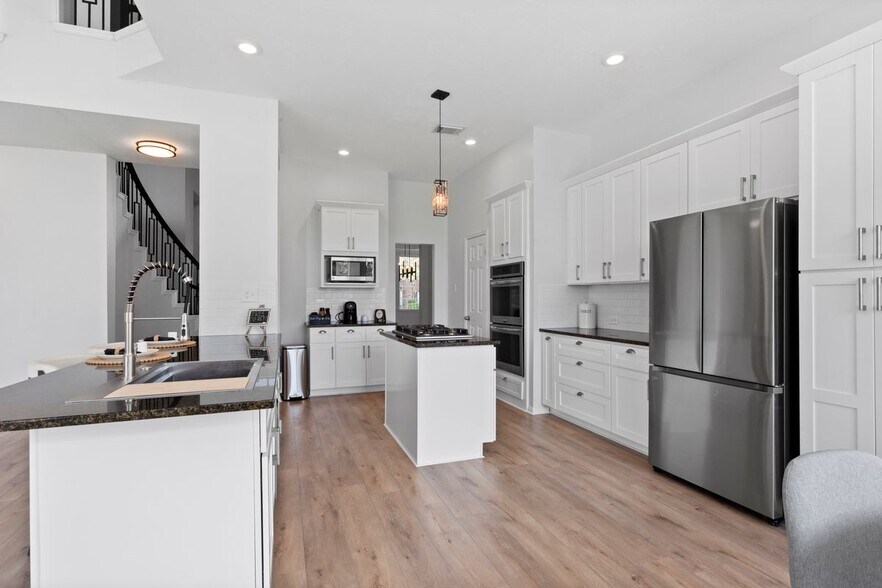 Building Photo - 2855 Everett Dr