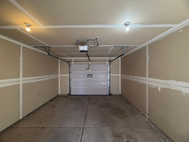 Building Photo - 2 Story West Side Kalispell Townhouse