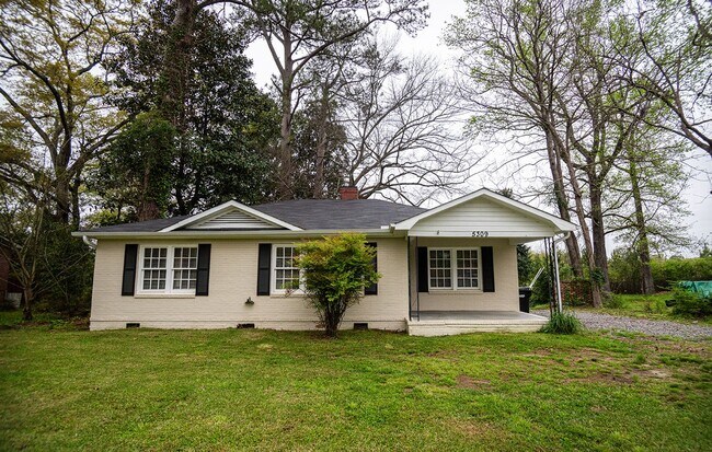 Building Photo - Beautiful home available today!