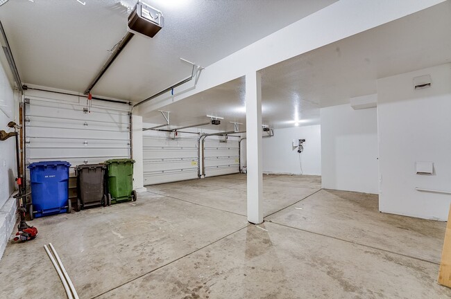 Building Photo - Elegant 3-Bedroom, 3-Bath Home in Prestigi...