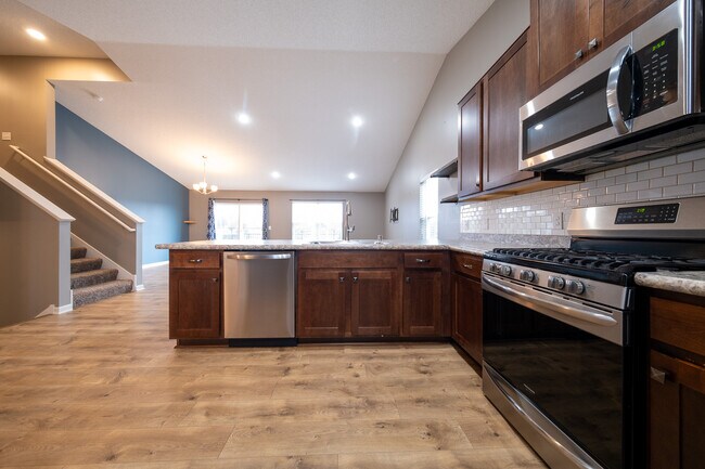 Building Photo - 15141 Emory Cir