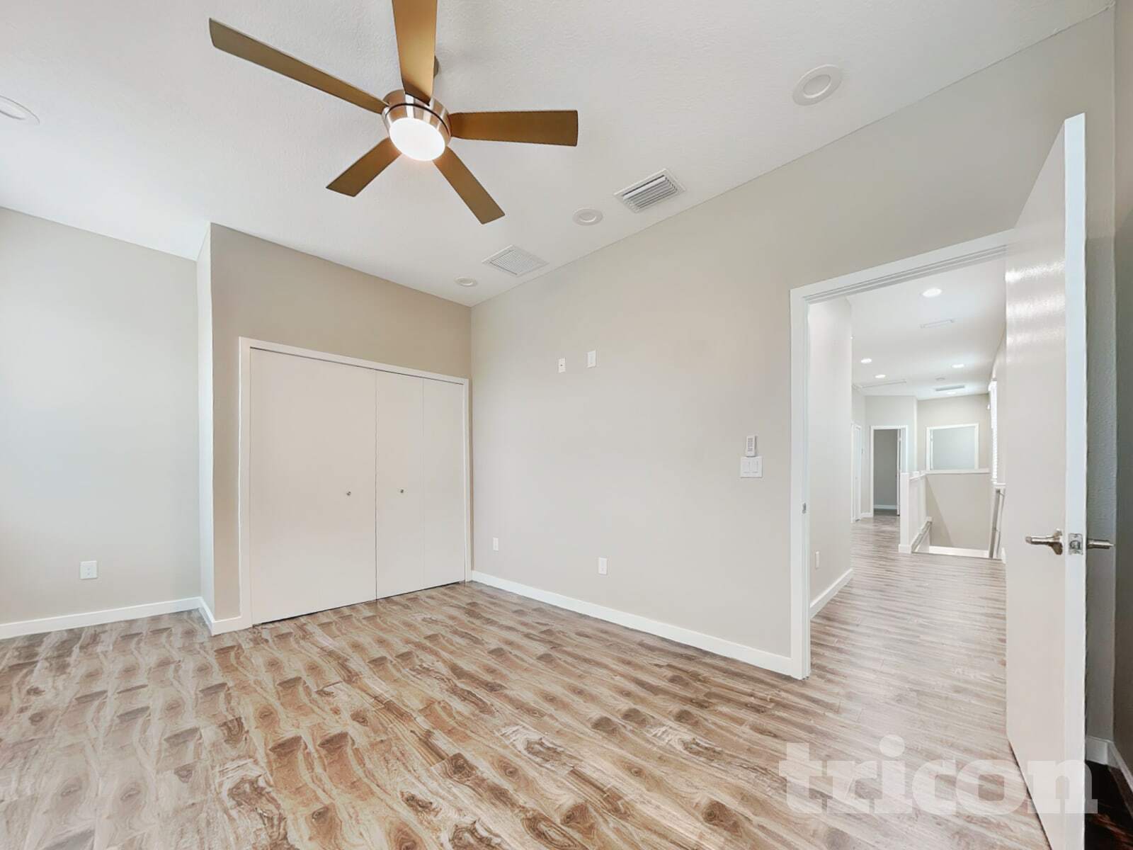 Building Photo - 8118 N Coolidge Ave