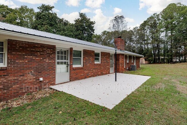 Building Photo - 1110 Maple Cir