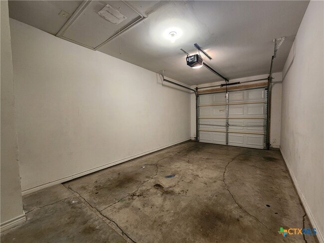 Building Photo - 3204 Toledo Dr
