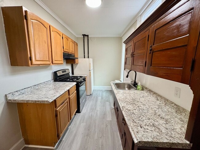 Building Photo - 2 Bedroom 1 Bathroom in Lancaster City!