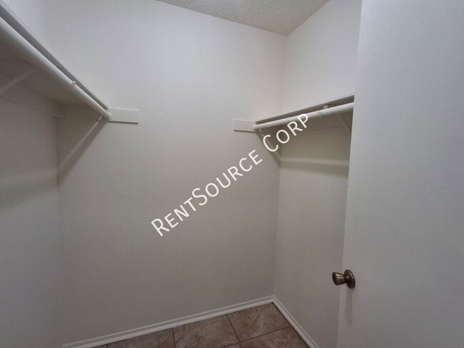 Building Photo - 25000 Walnut St