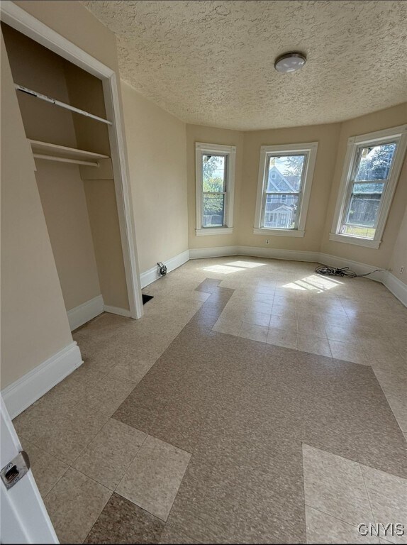Building Photo - 302 Kellogg St