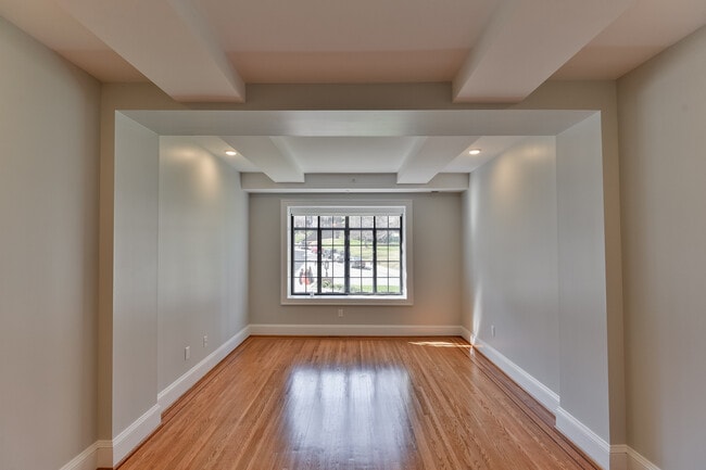 Building Photo - 1411 Willow Ave