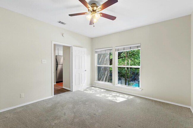 Building Photo - 6600 Valleyside Rd