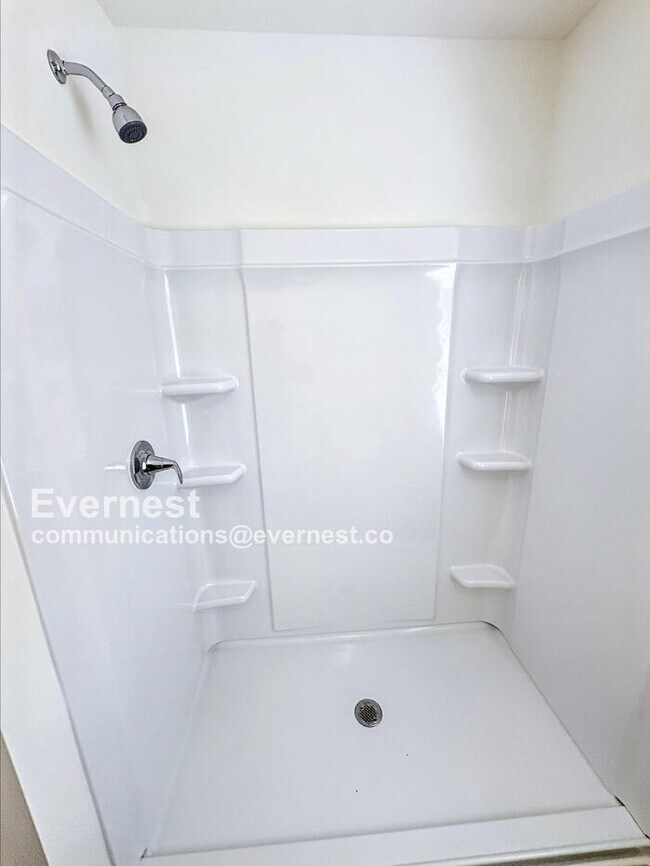 Building Photo - 4 Bed, 3 Bath Home with Garage / Pet-Friendly / Coming Soon!