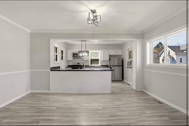 Building Photo - Updated 3BR Home with New Kitchen & 2-Car Garage