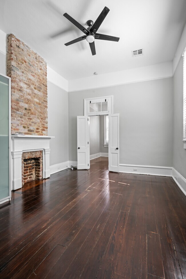 Building Photo - 1413 Burgundy St