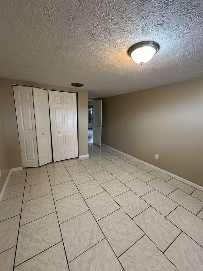 Building Photo - 4Bed 2Bath-6 Month Lease Option!