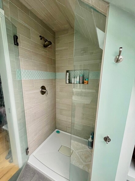 2nd bathroom - 179 Dartmouth st