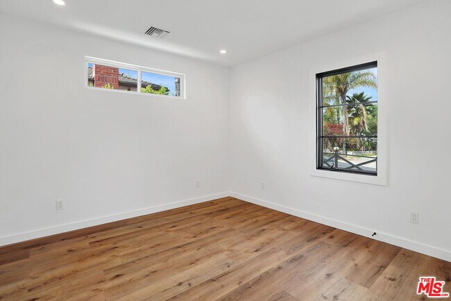 Building Photo - 4130 Verdugo View Dr