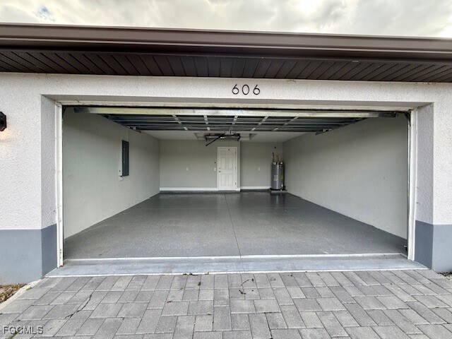 Building Photo - 606 NE 16th Terrace