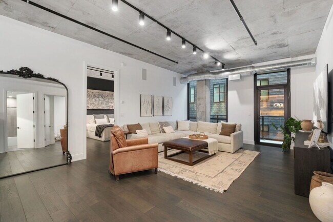 Building Photo - 111 S Peoria St