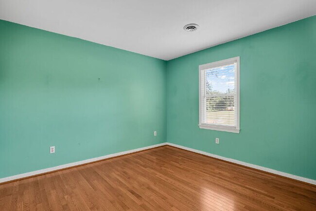 Building Photo - Beautifully Updated Single-Family Home in ...