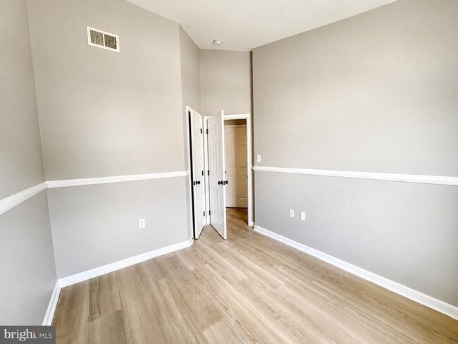 Building Photo - 20 Dunlap Dr