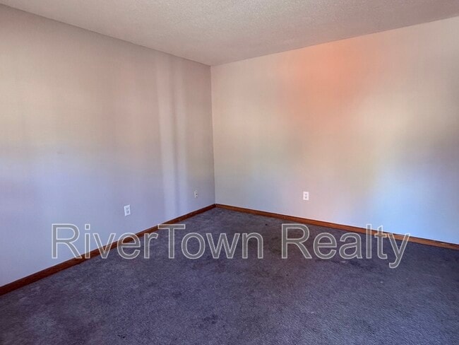 Building Photo - 1151 Canary Ln