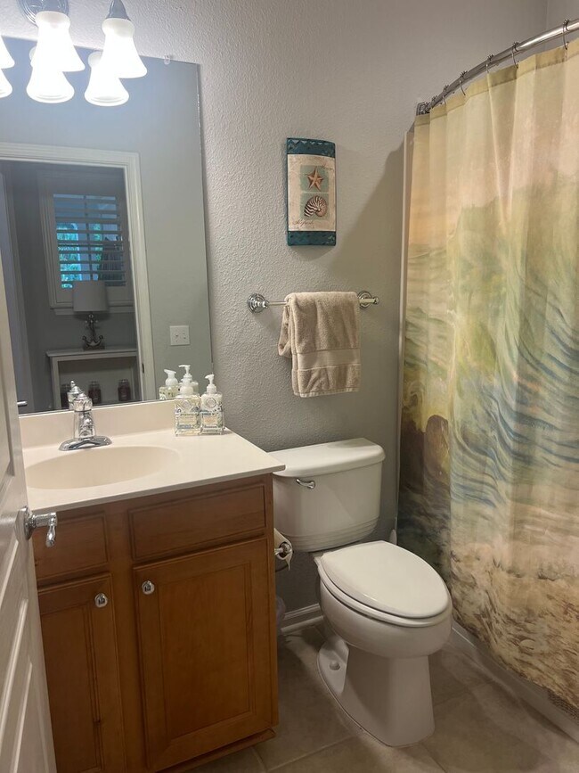 Building Photo - Lovely Furnished Home in The Haven
