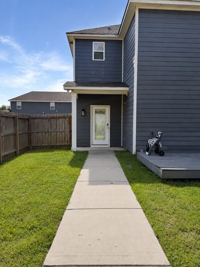 Building Photo - 128 Ave of The Orchards