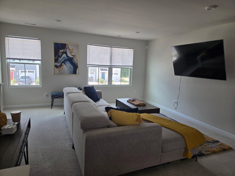 Building Photo - 4205 Shiner Ln