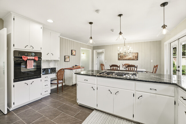 Building Photo - 1312 Dillard St