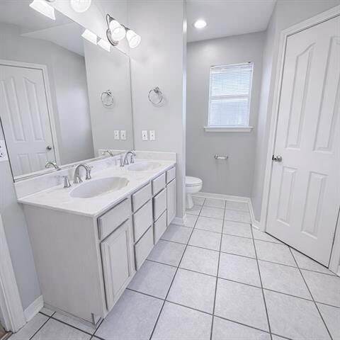 Building Photo - 926 Armand St