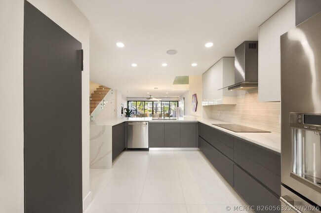 Building Photo - 424 Hendricks Isle