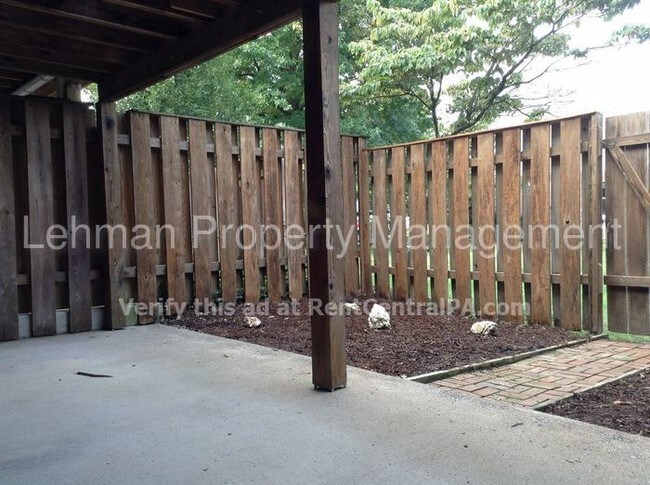 Building Photo - 836 Allenview Dr