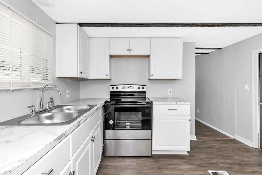 Building Photo - 415 W Limestone Rd