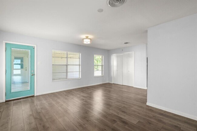 Building Photo - 11702 Oak Trail