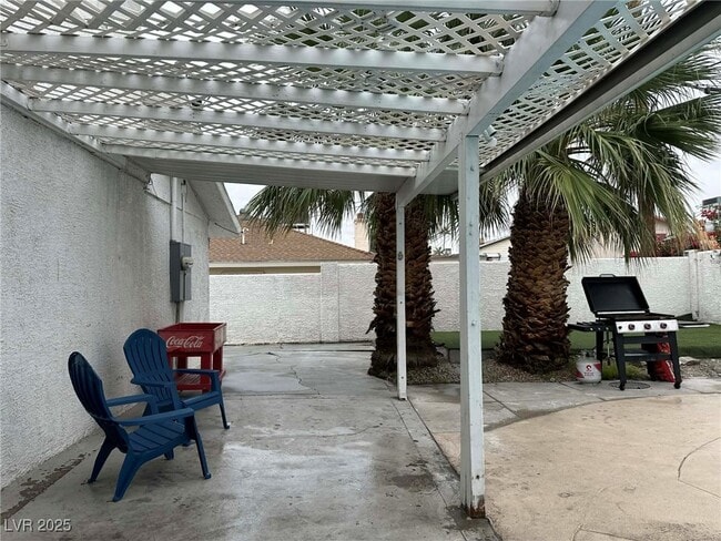 Building Photo - 2419 E Vegas Valley Dr