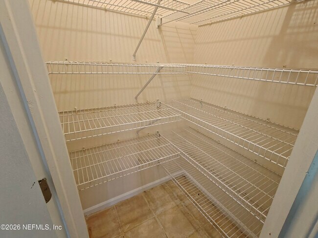 Building Photo - 1563 Lakeway Dr