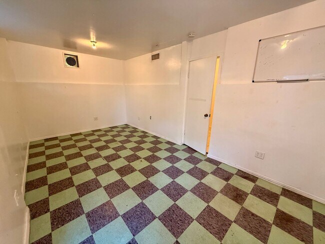 Building Photo - 1200 Laveta Terrace