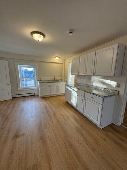 Building Photo - 76 Elm St