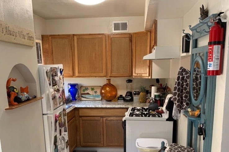 Kitchen area view - 5102 Bell St