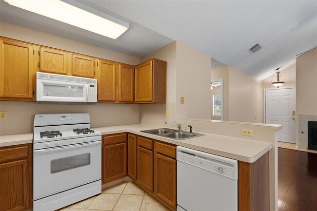 Building Photo - 11901 Swearingen Dr